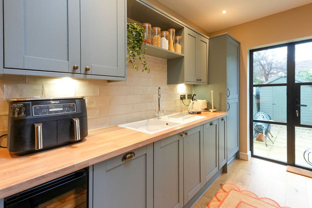 Clarendon Road - Image 2