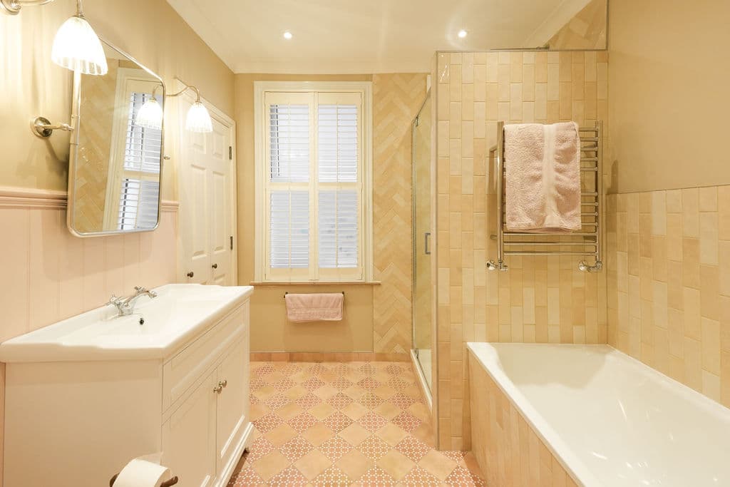 Clarendon Road - Image 6